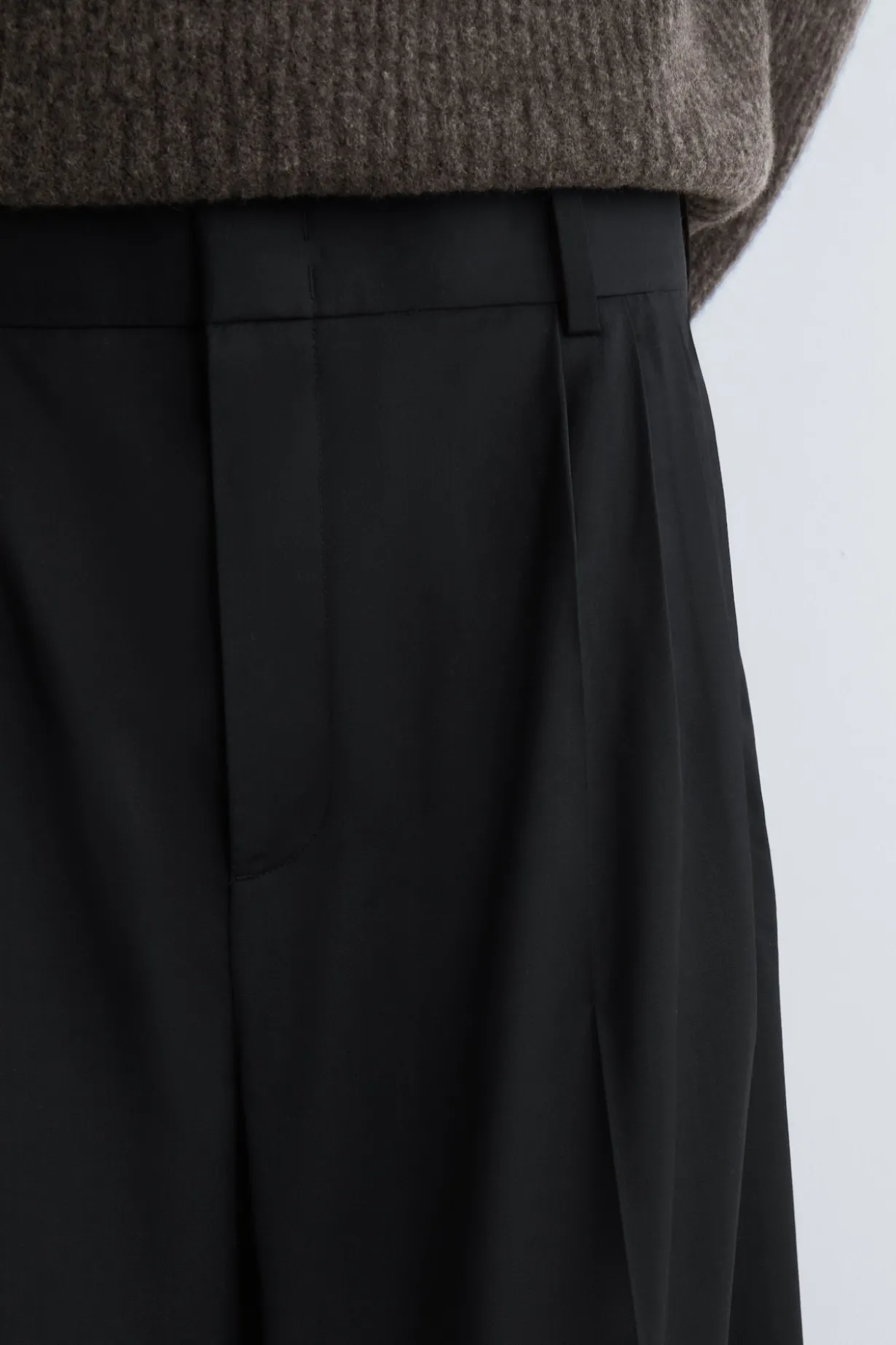 PLEATED WOOL WIDE-LEG PANTS