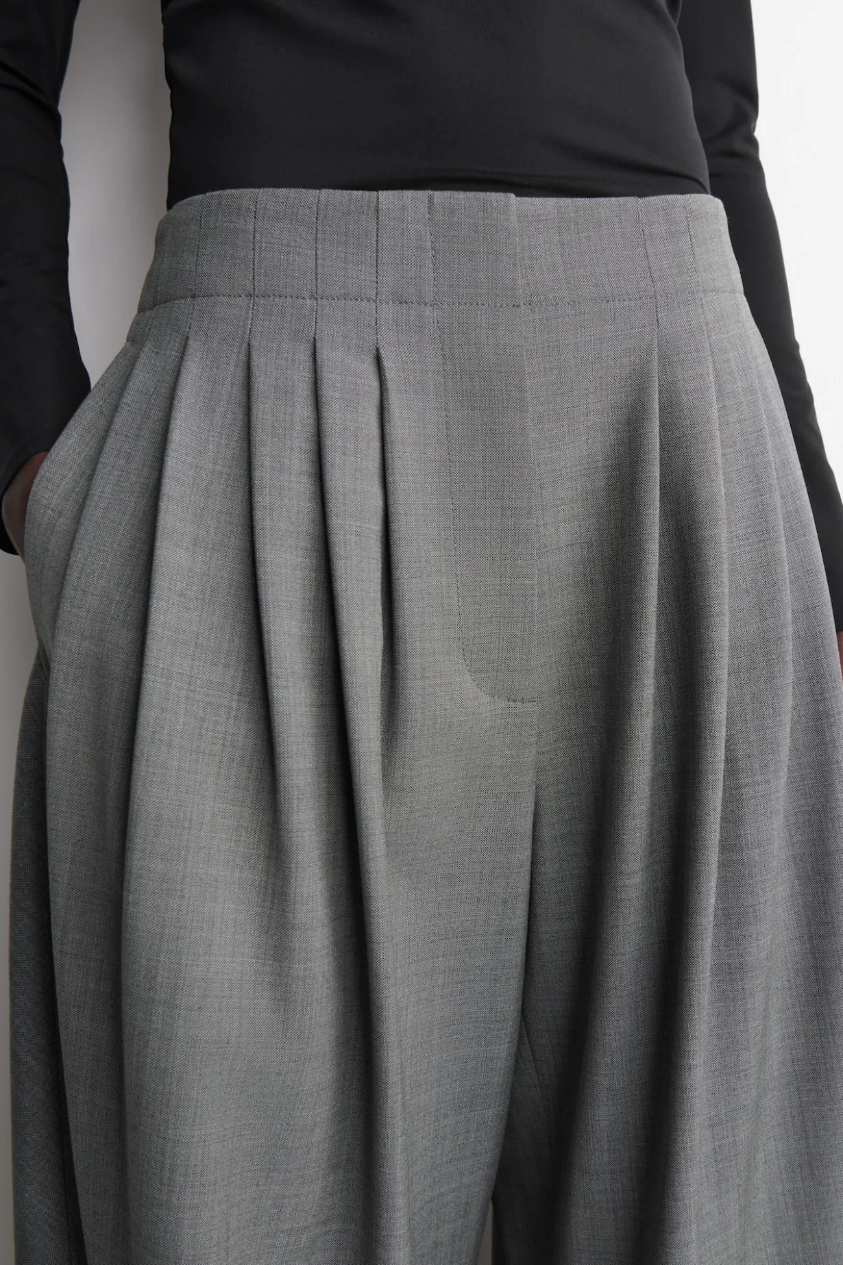 PLEATED WOOL-BLEND BALLOON-LEG PANTS
