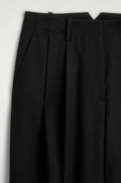 PLEATED WOOL-BLEND TAPERED PANTS