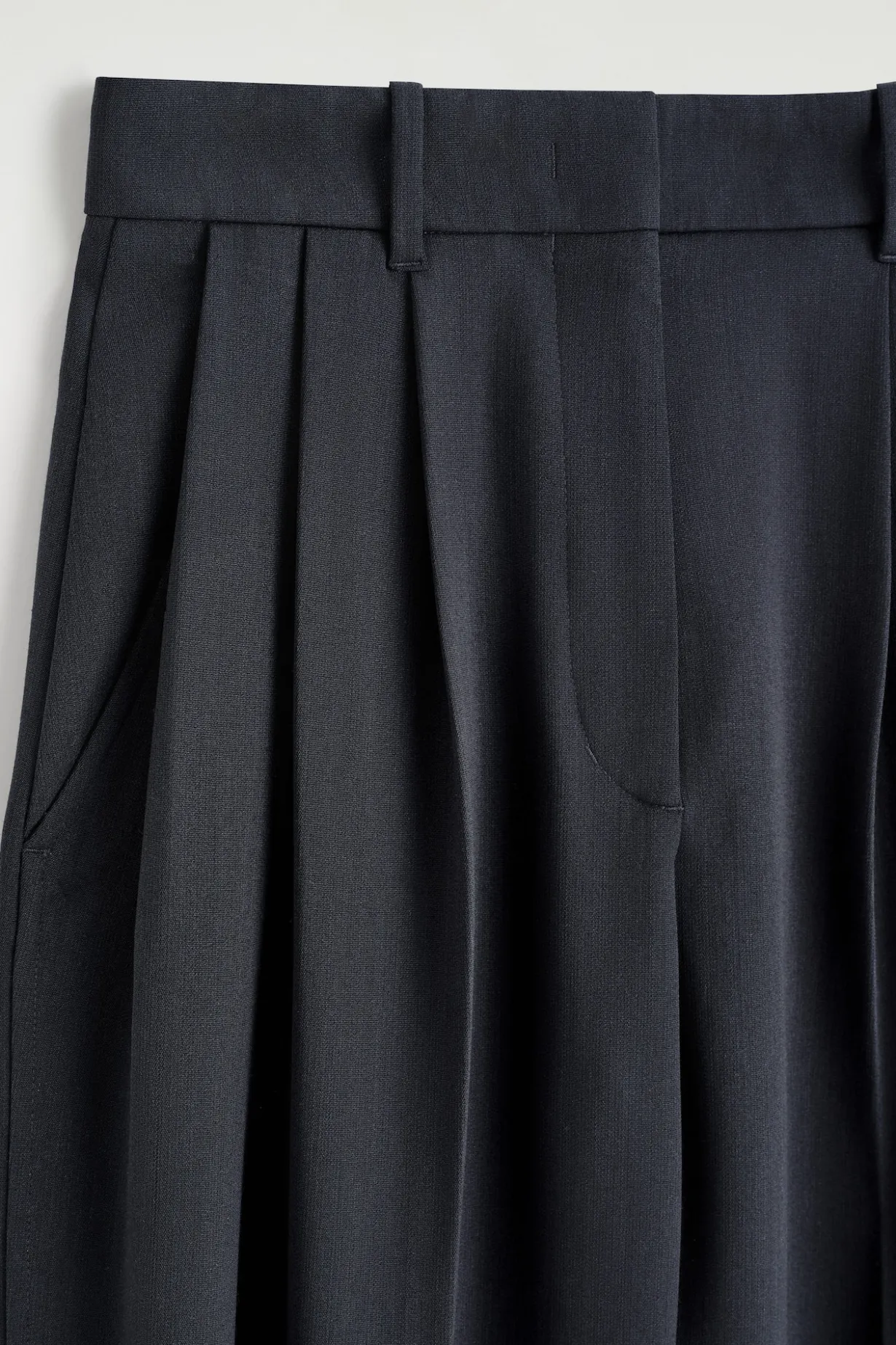 PLEATED WOOL-BLEND TULIP PANTS
