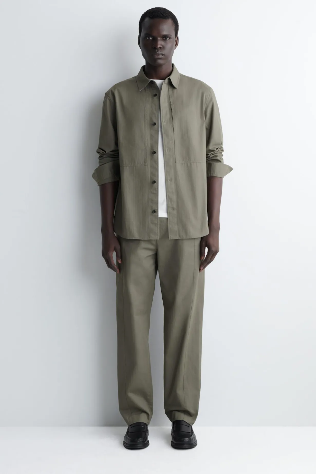 POCKET-DETAIL COTTON SHIRT