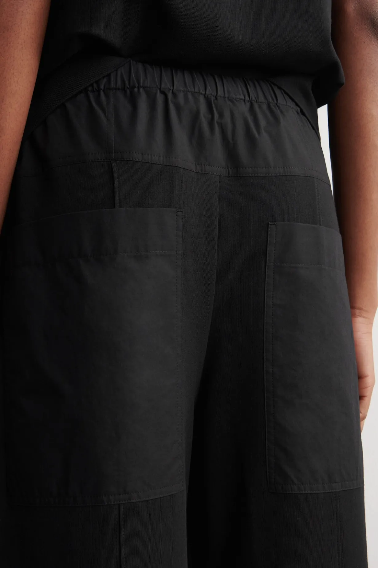 POPLIN-PANELLED JERSEY PANTS
