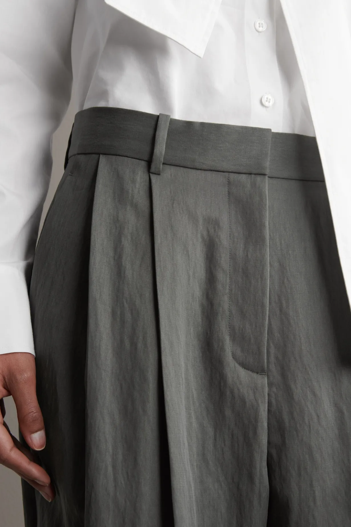 RELAXED FLUID WIDE-LEG PANTS