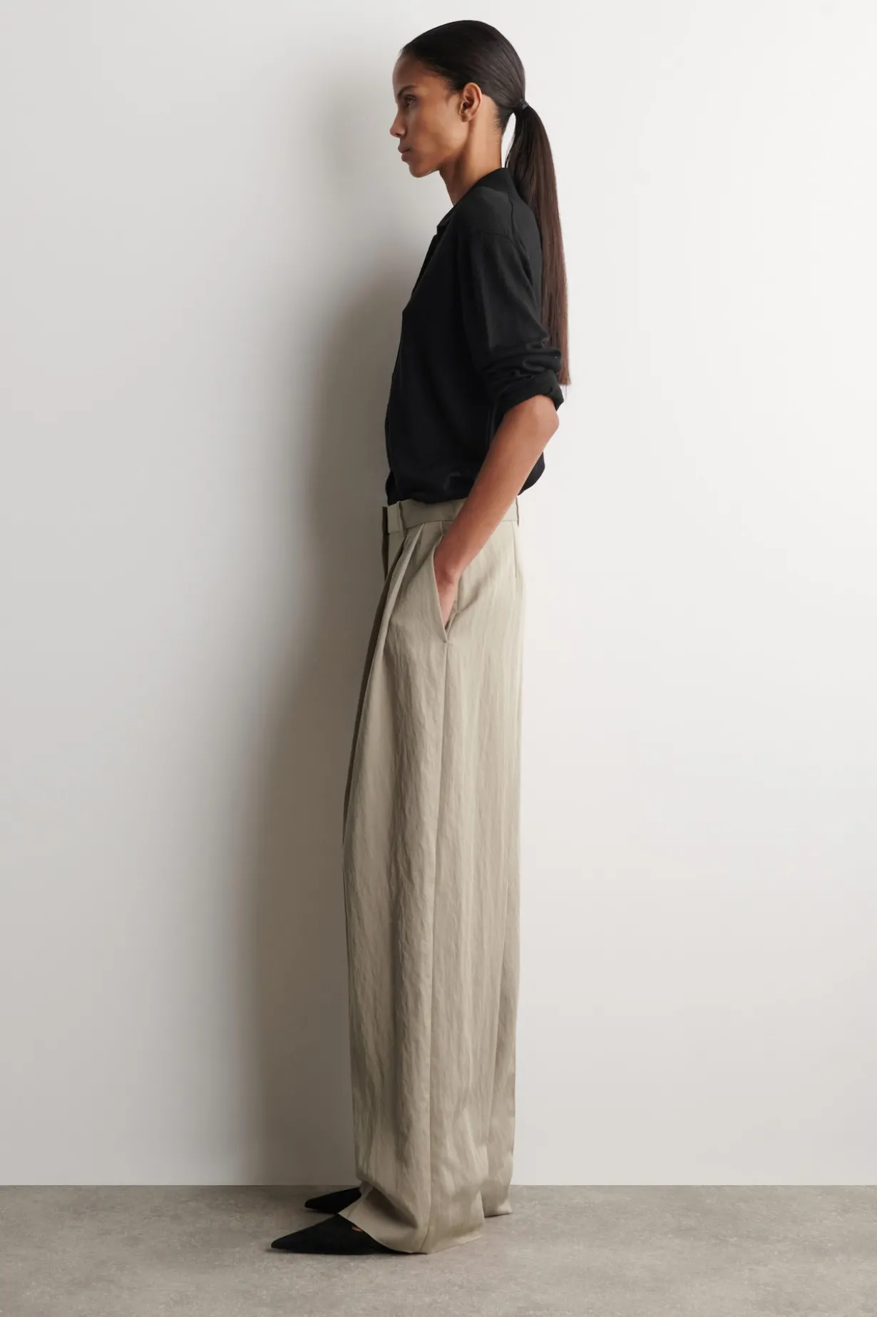 RELAXED FLUID WIDE-LEG PANTS