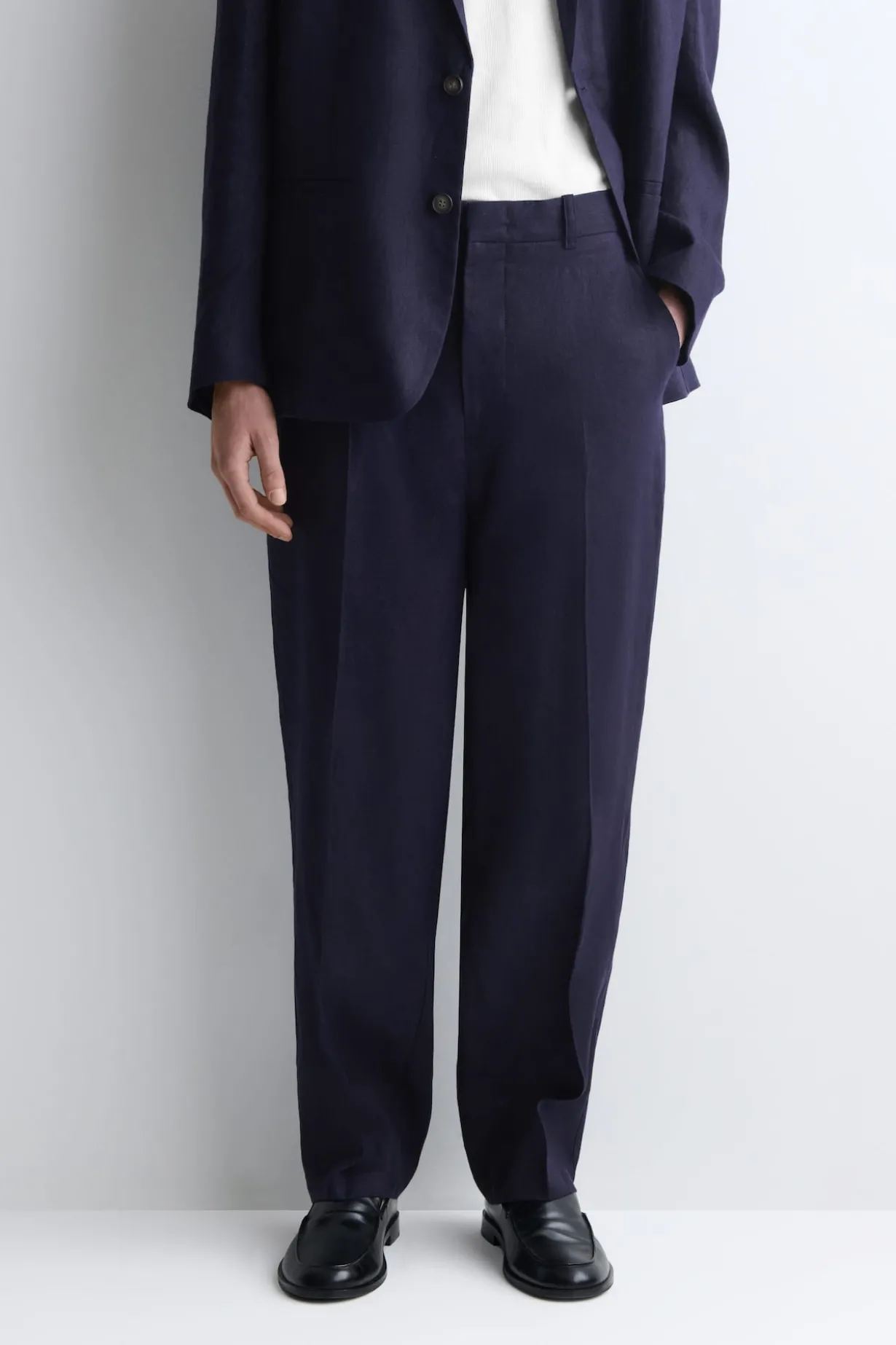 RELAXED LINEN TAPERED PANTS