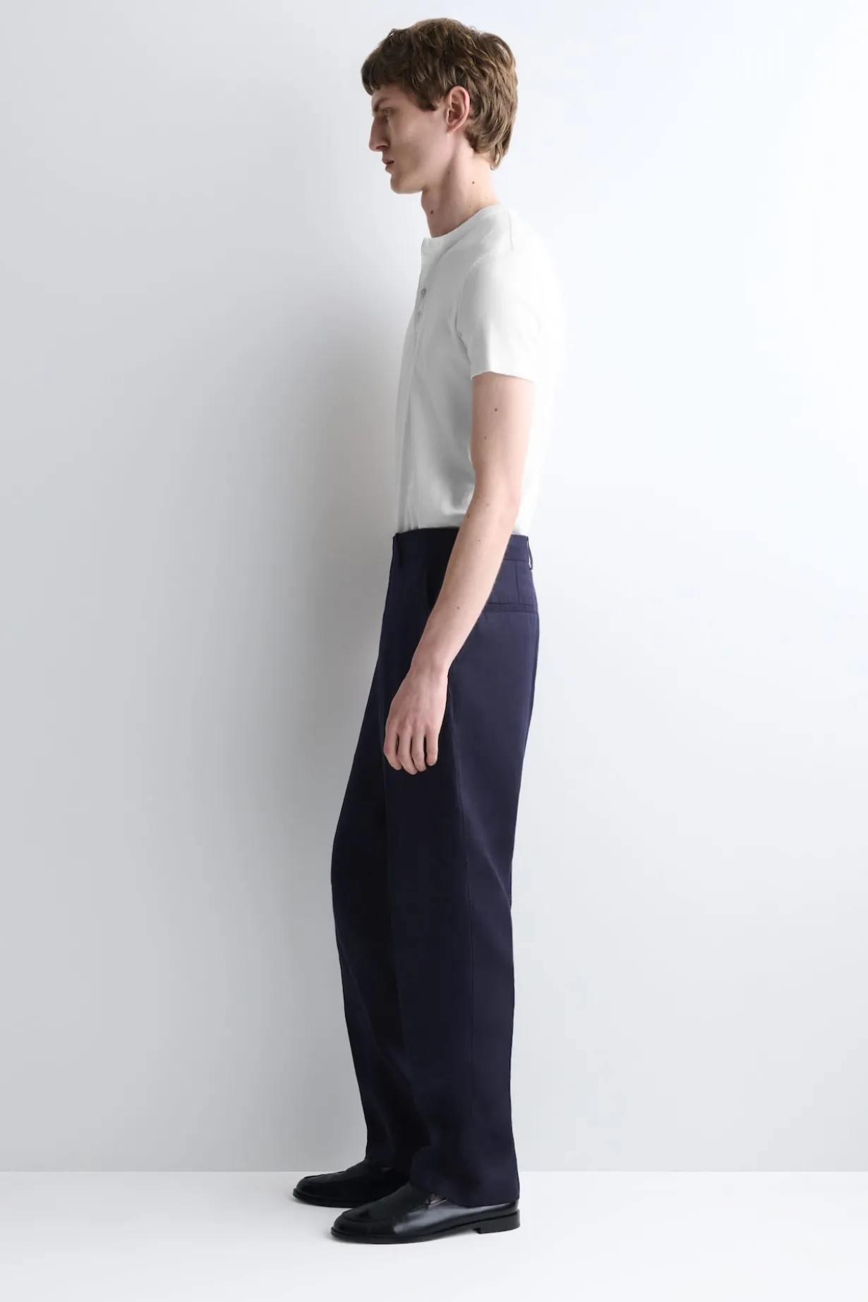 RELAXED LINEN TAPERED PANTS