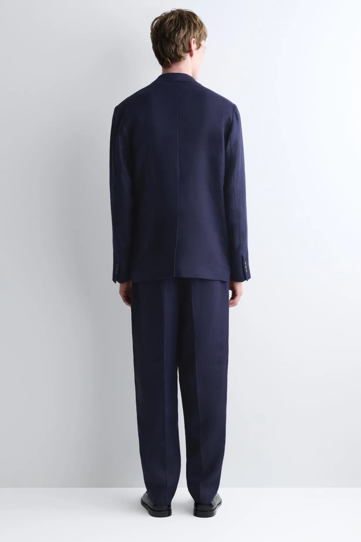 RELAXED LINEN TAPERED PANTS