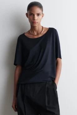 RELAXED SCOOP-NECK T-SHIRT