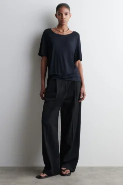 RELAXED SCOOP-NECK T-SHIRT