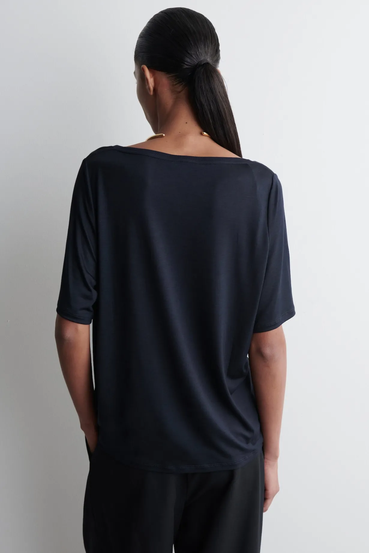 RELAXED SCOOP-NECK T-SHIRT