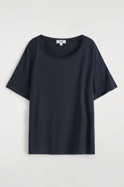 RELAXED SCOOP-NECK T-SHIRT