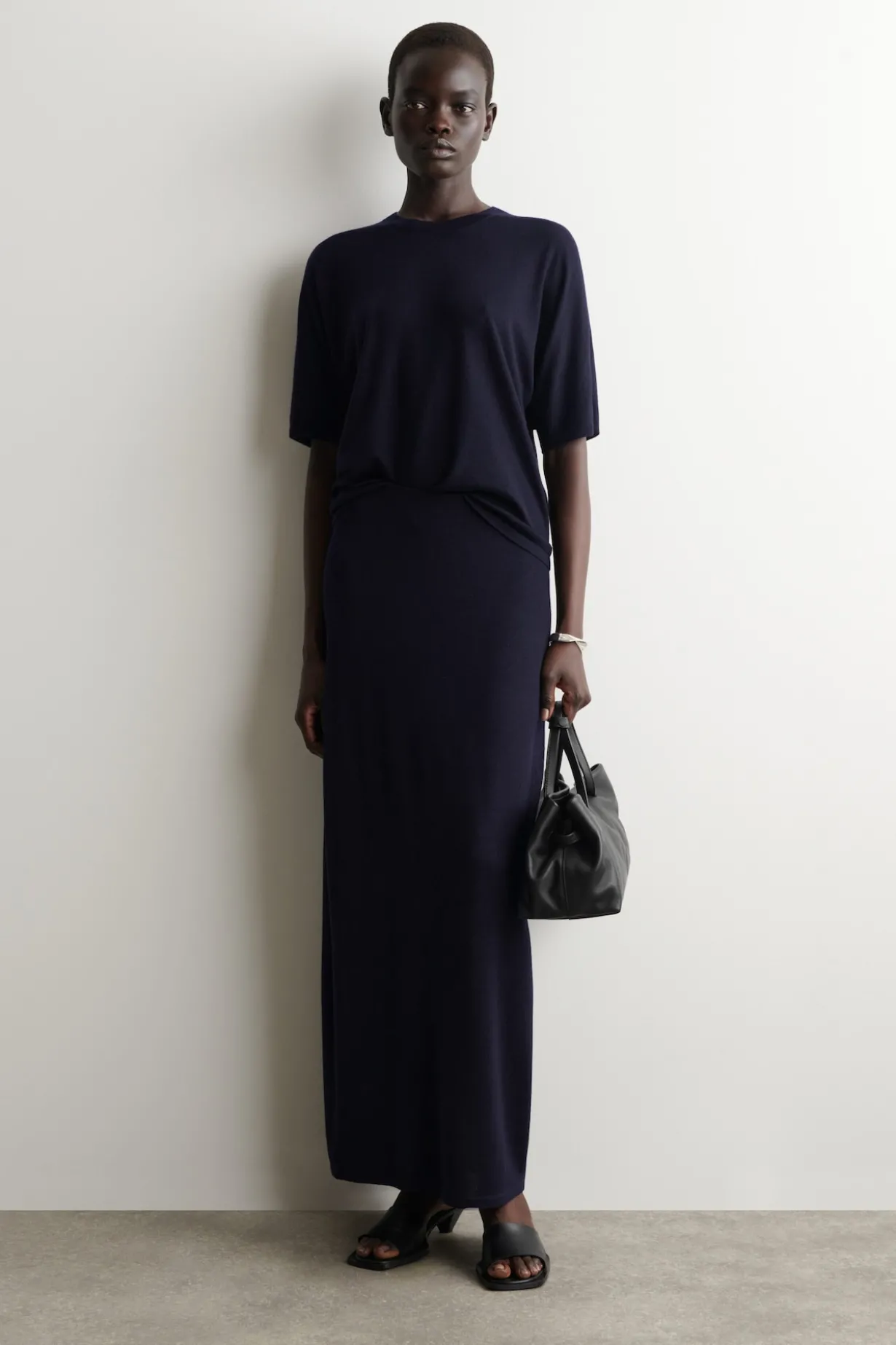 ROUNDED MERINO WOOL MIDI SKIRT