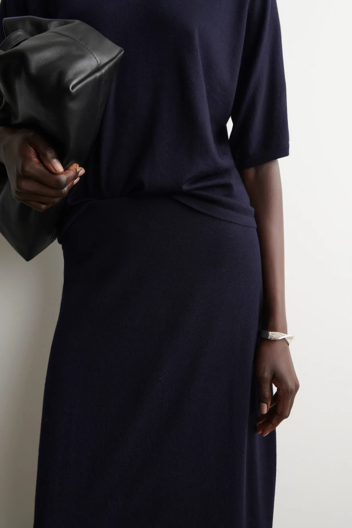 ROUNDED MERINO WOOL MIDI SKIRT