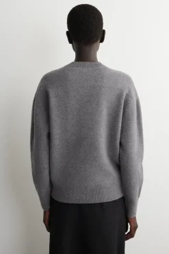 ROUNDED WOOL V-NECK SWEATER