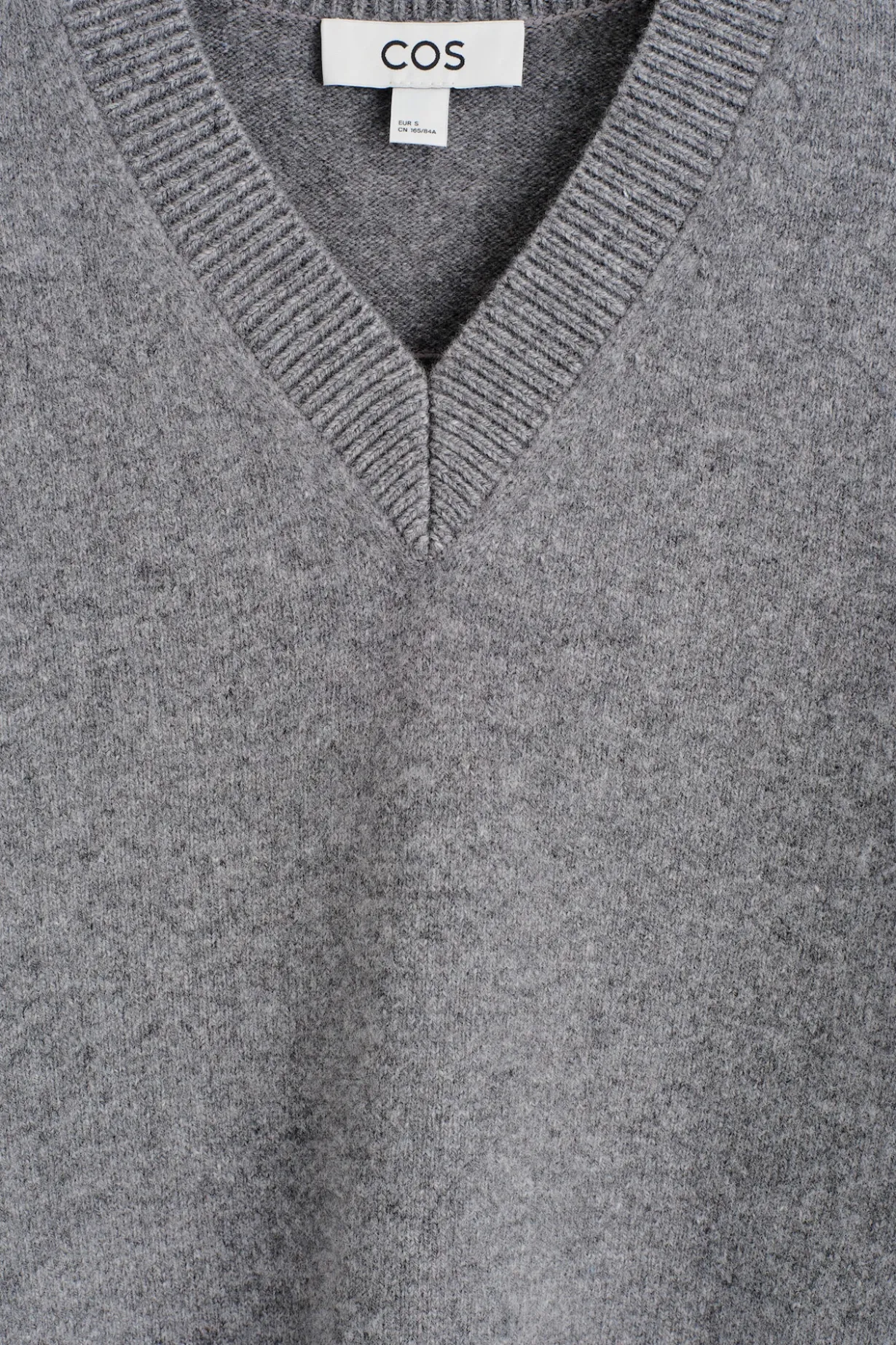 ROUNDED WOOL V-NECK SWEATER