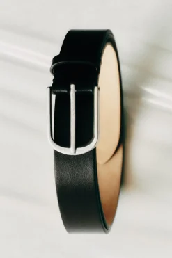 ROUNDED-BUCKLE LEATHER BELT