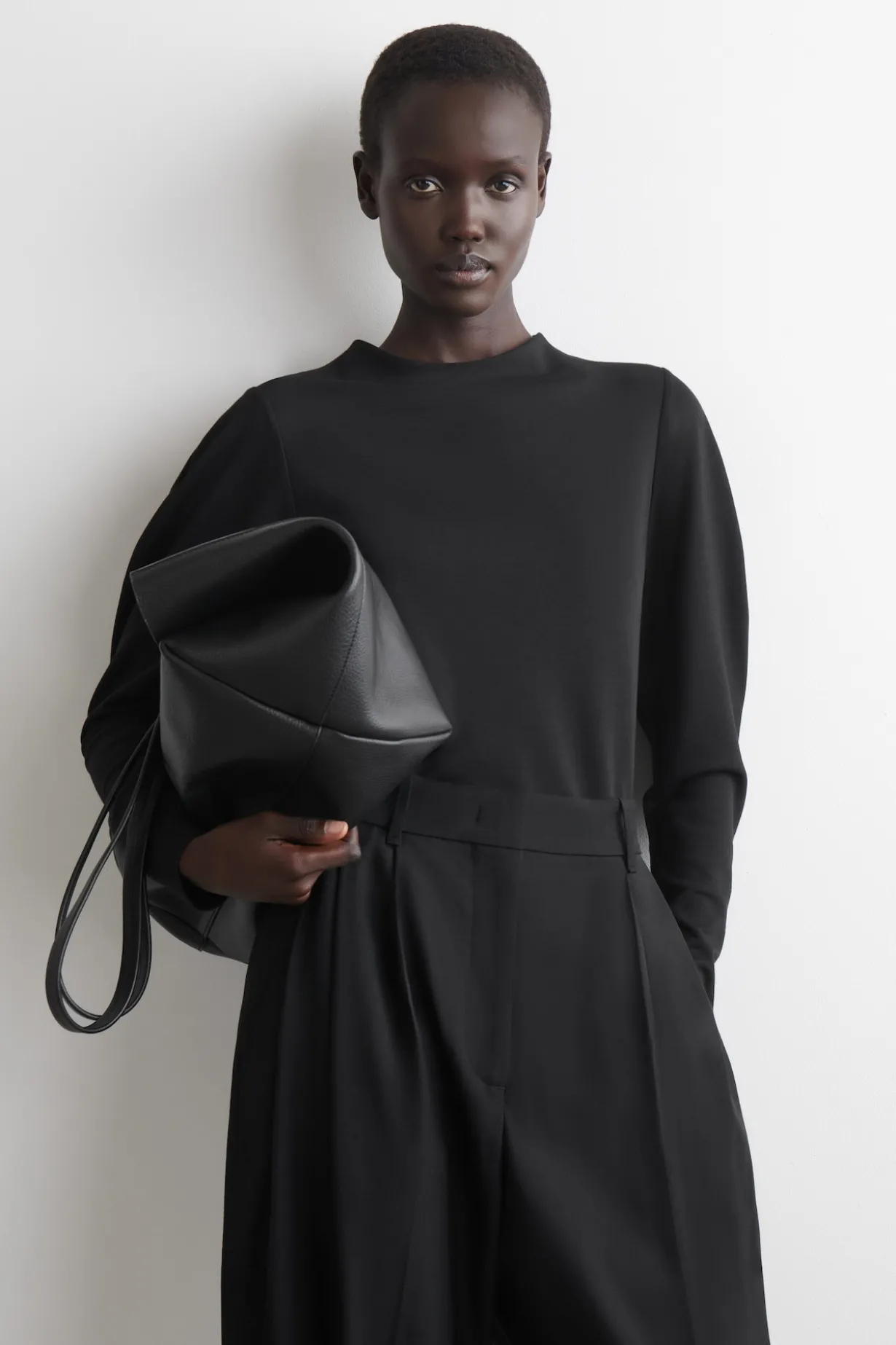 ROUNDED-SLEEVE TOP