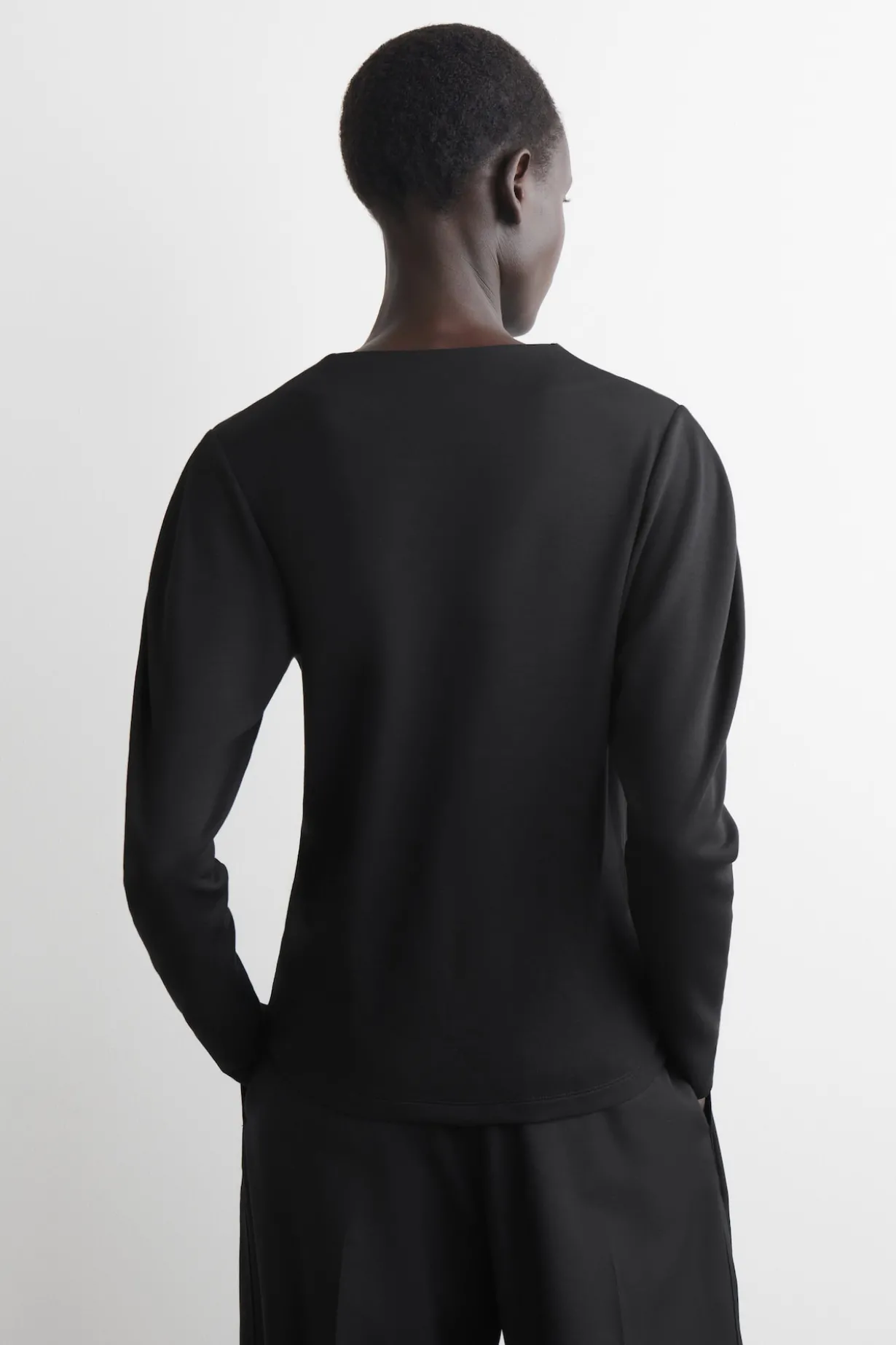 ROUNDED-SLEEVE TOP