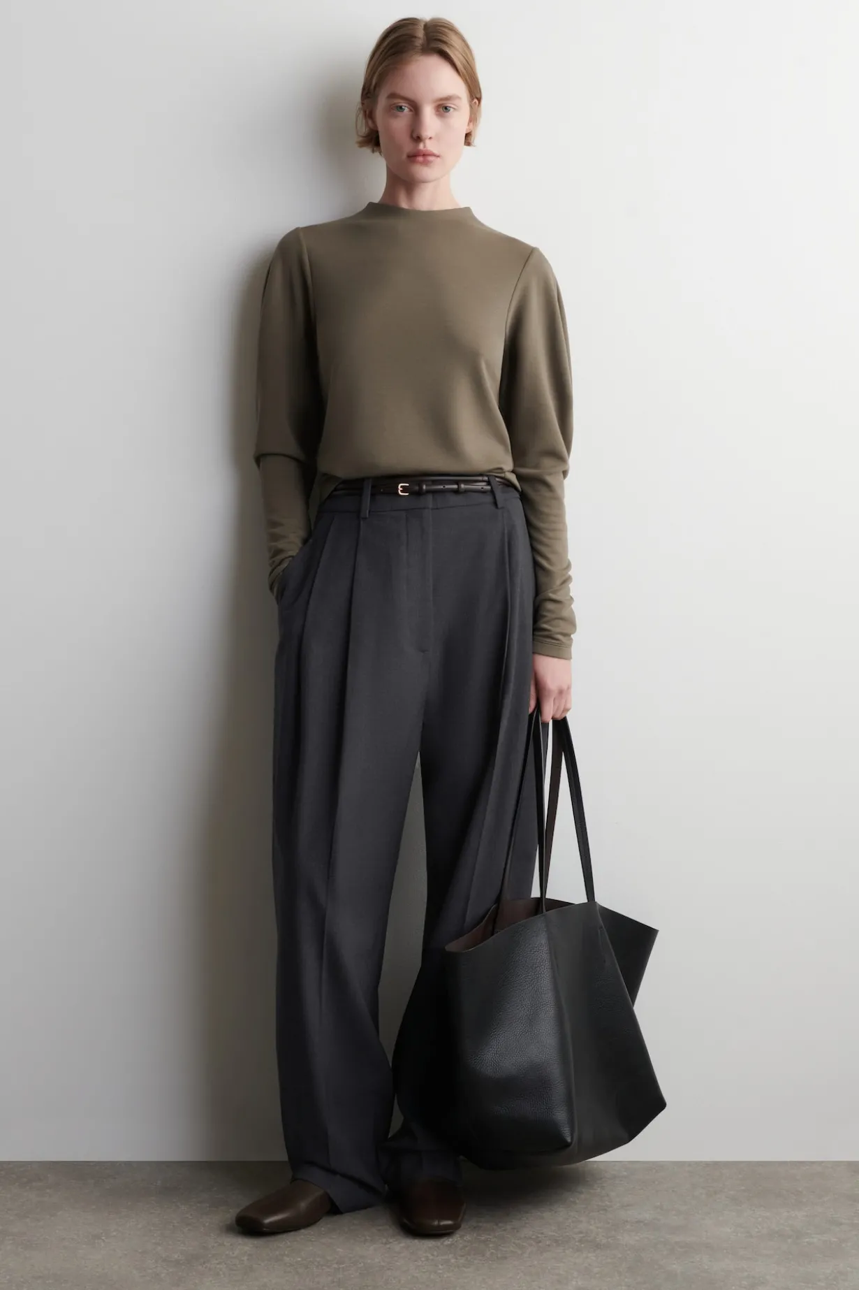 ROUNDED-SLEEVE TOP
