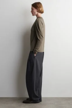 ROUNDED-SLEEVE TOP