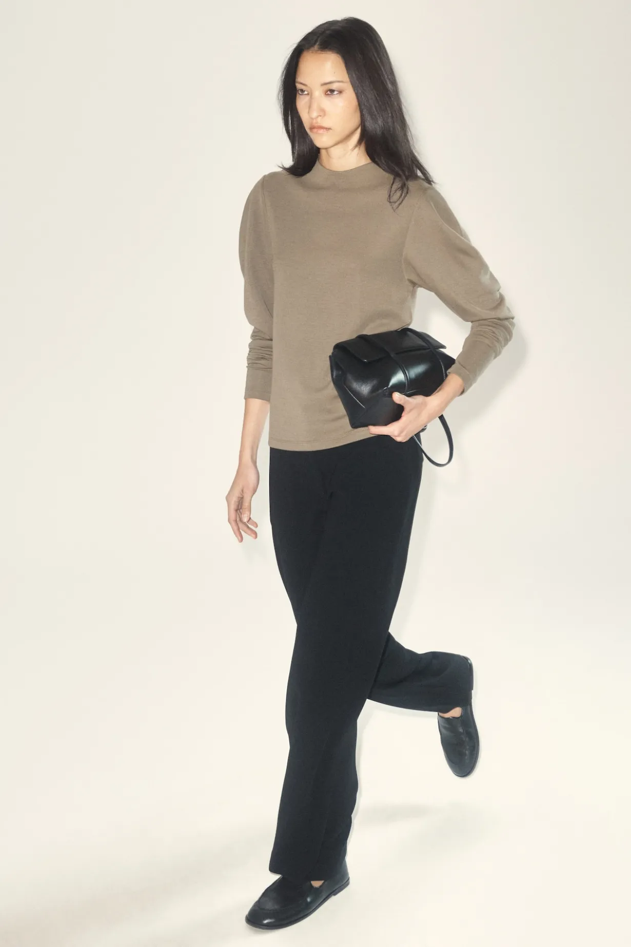 ROUNDED-SLEEVE TOP
