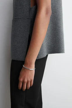 SCULPTED BANGLE