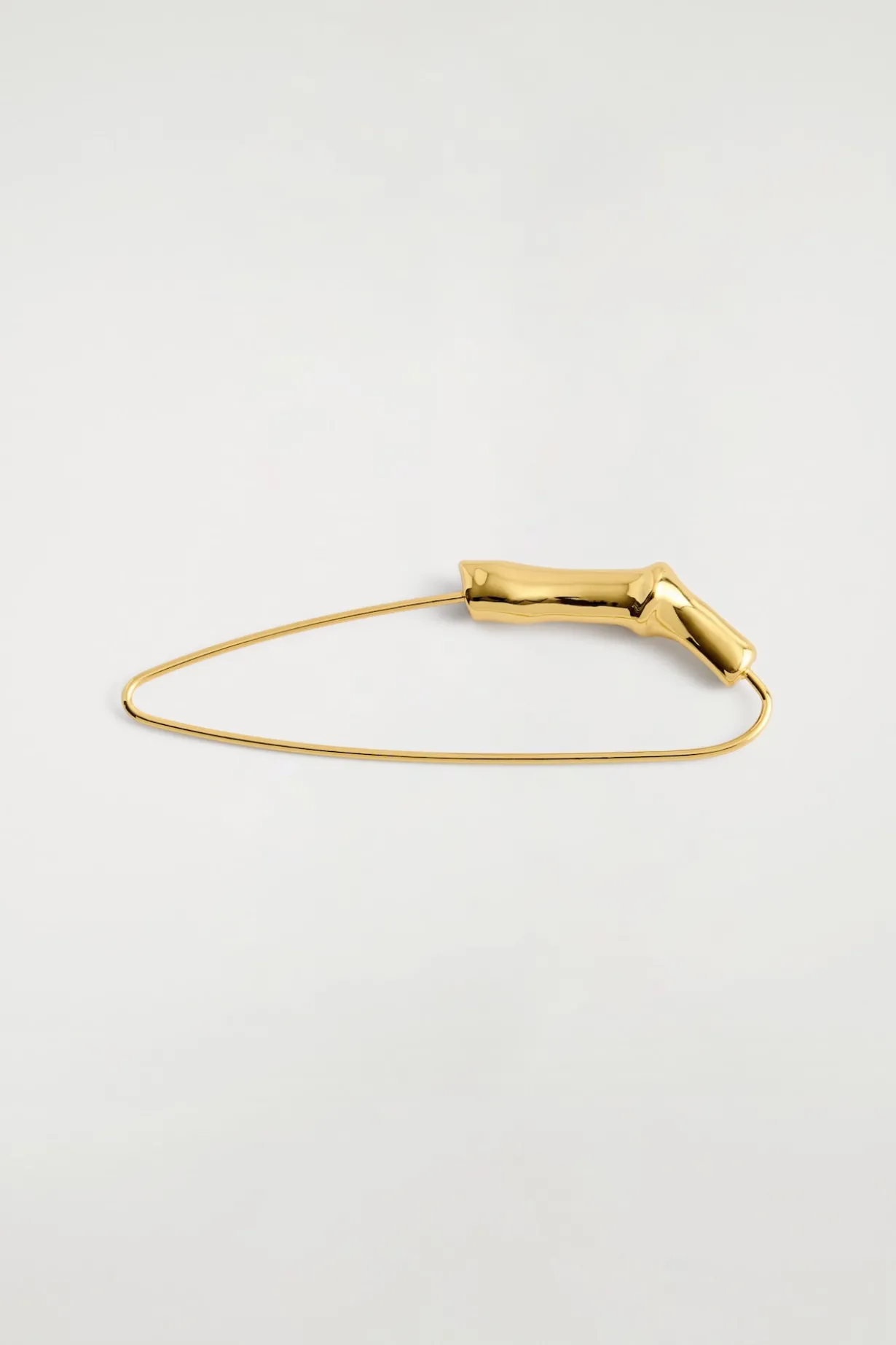 SCULPTED BROOCH