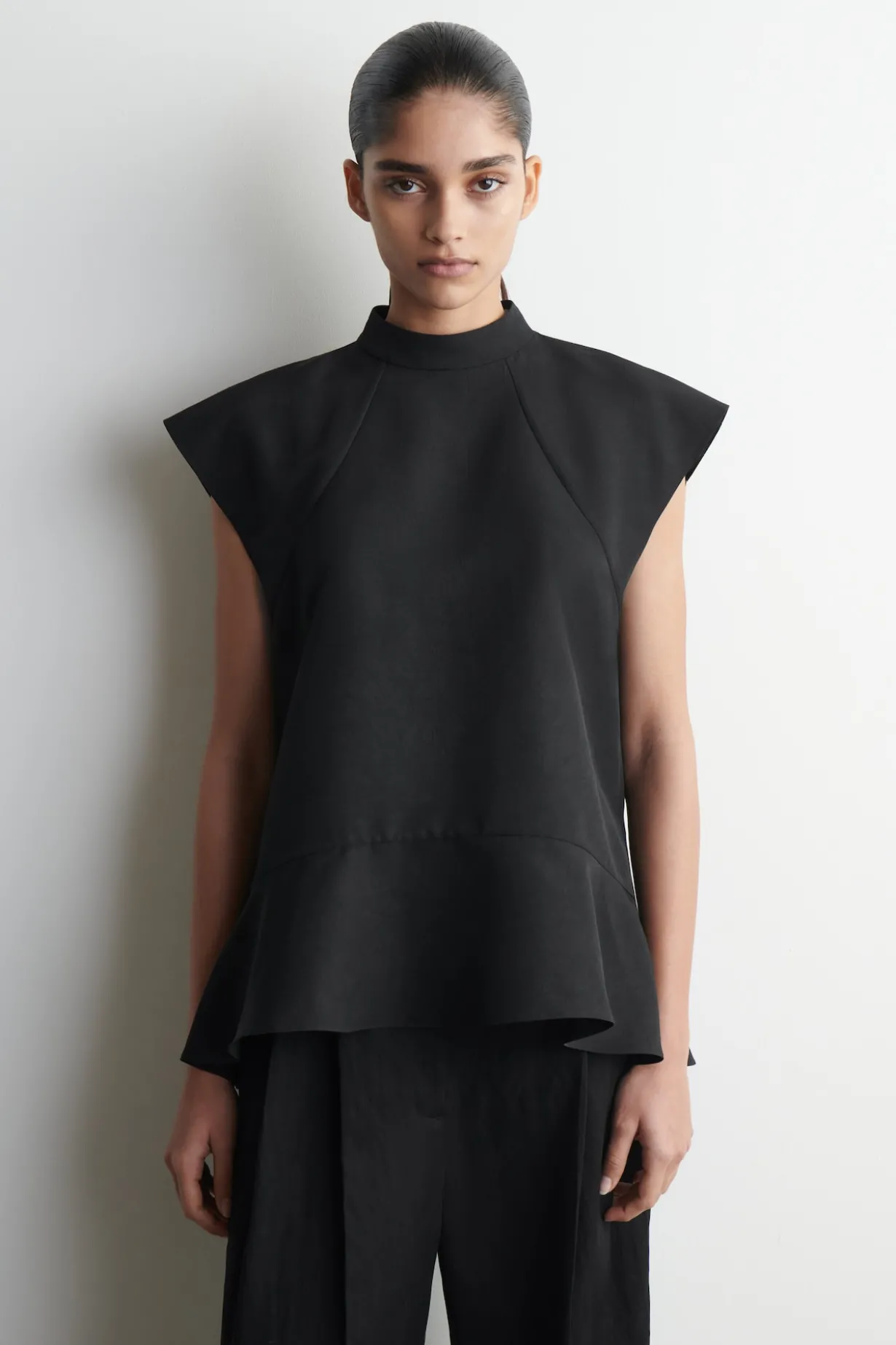 SCULPTED TURTLENECK TOP