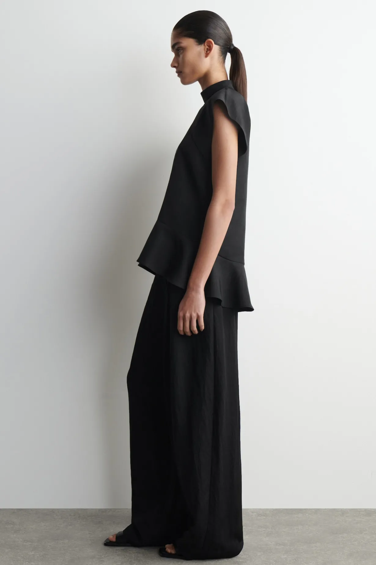 SCULPTED TURTLENECK TOP
