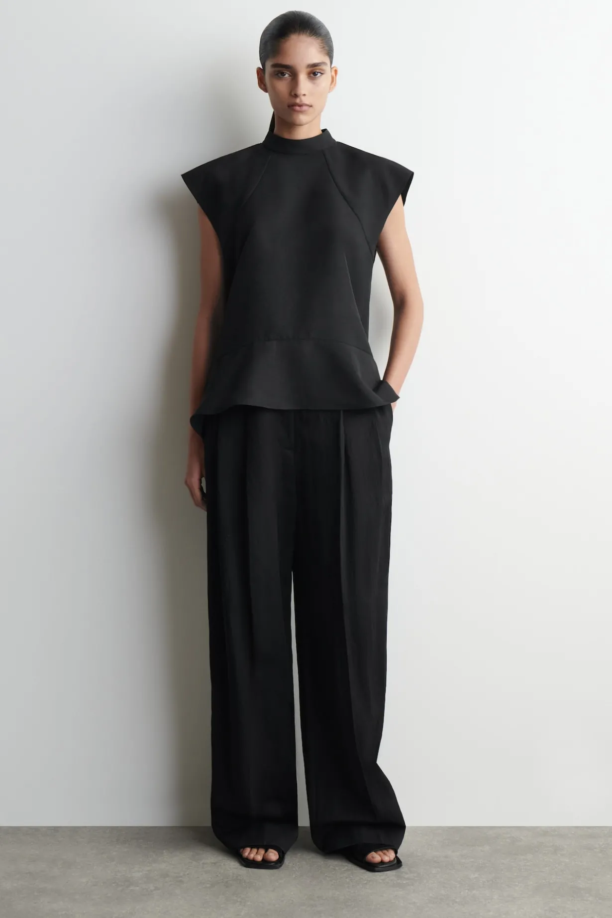 SCULPTED TURTLENECK TOP