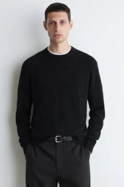 SEAMLESS CASHMERE CREW-NECK SWEATER