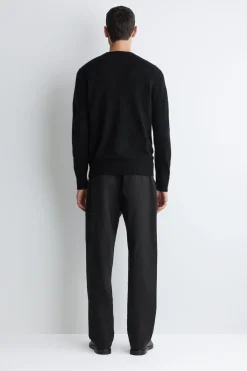 SEAMLESS CASHMERE CREW-NECK SWEATER