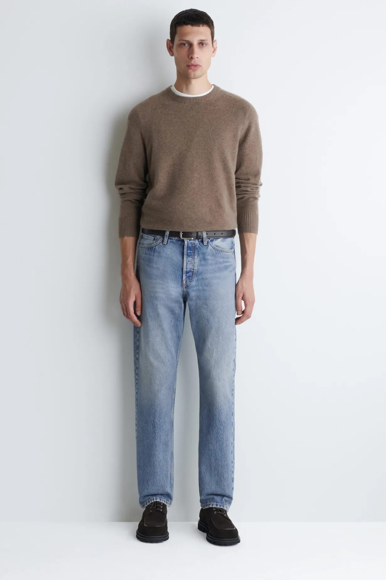 SEAMLESS CASHMERE CREW-NECK SWEATER