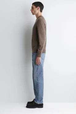 SEAMLESS CASHMERE CREW-NECK SWEATER