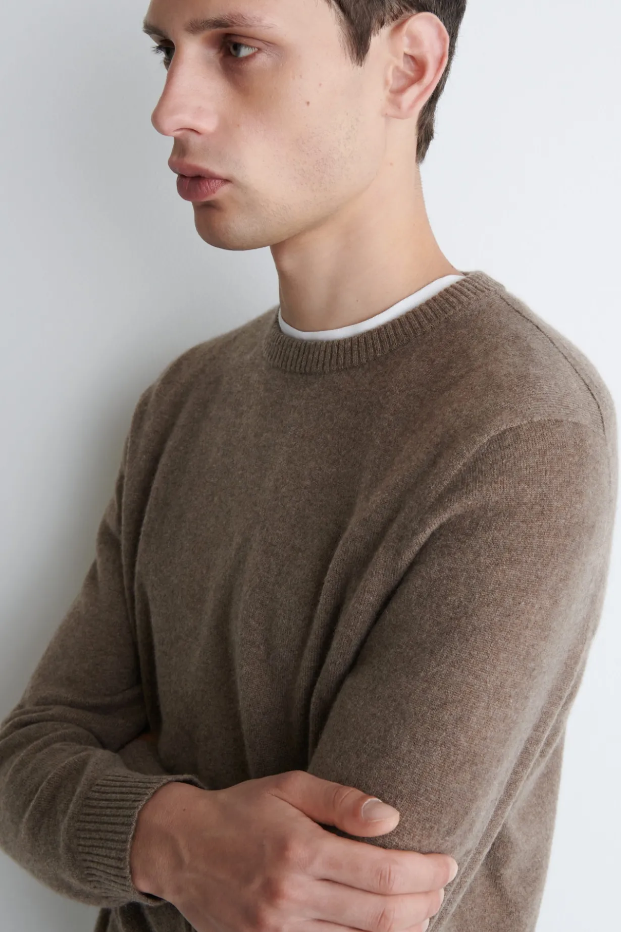 SEAMLESS CASHMERE CREW-NECK SWEATER