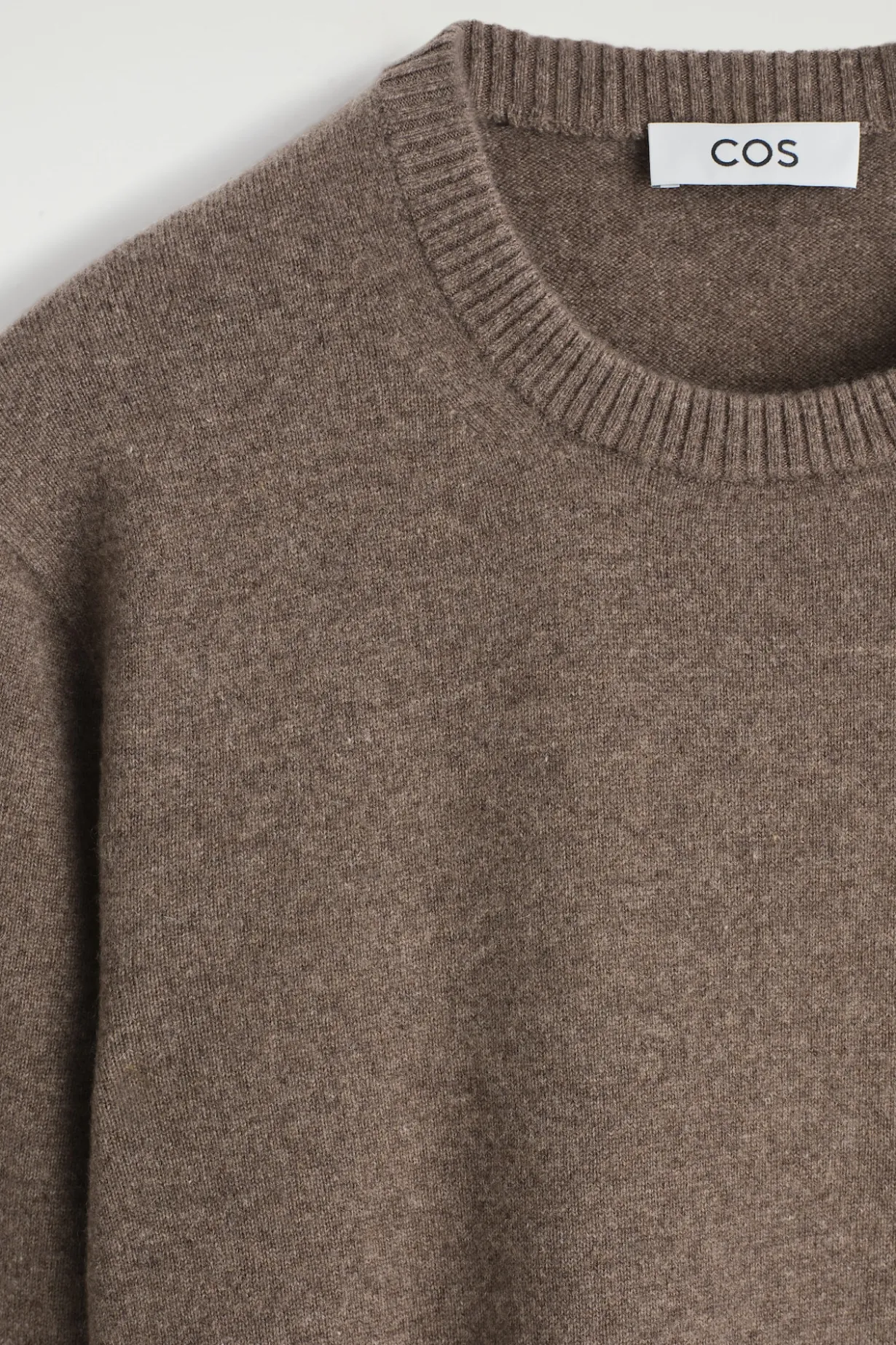 SEAMLESS CASHMERE CREW-NECK SWEATER