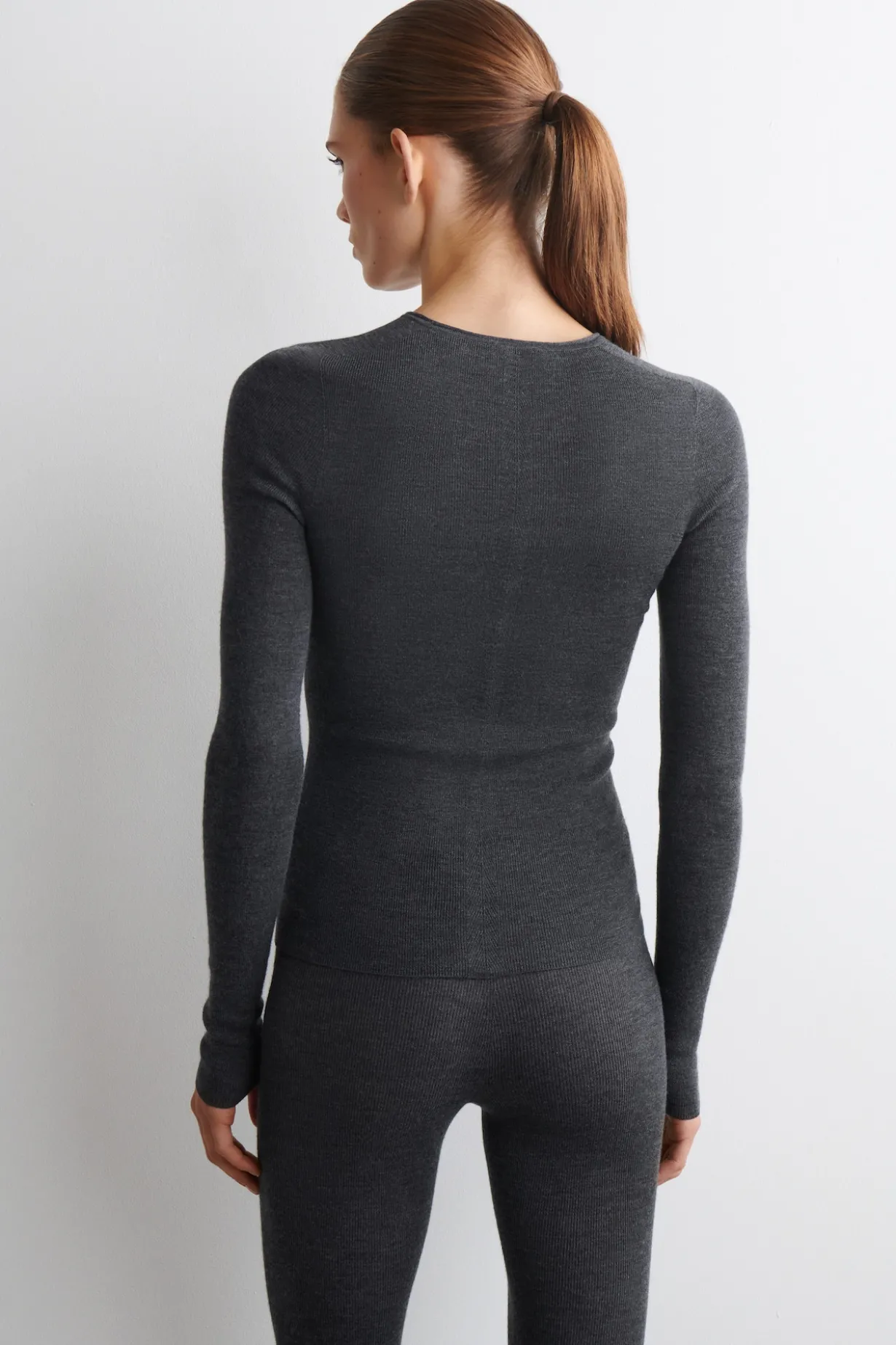 SEAMLESS MERINO WOOL LONG-SLEEVED TOP