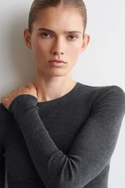 SEAMLESS MERINO WOOL LONG-SLEEVED TOP