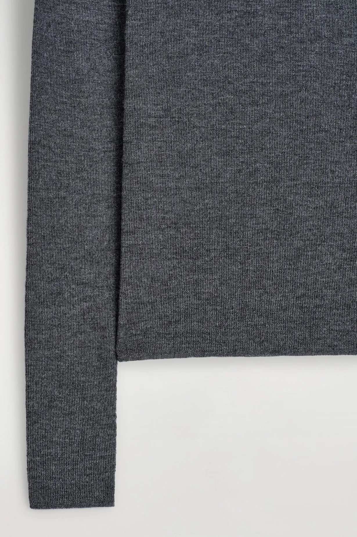 SEAMLESS MERINO WOOL LONG-SLEEVED TOP