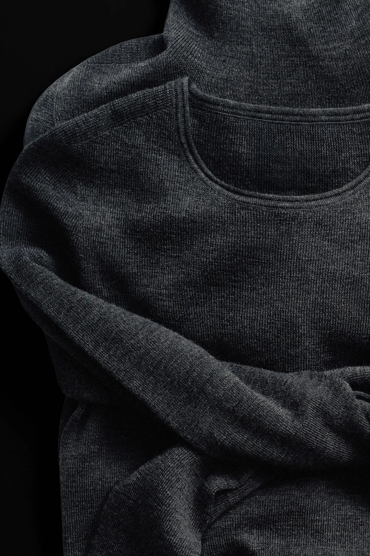 SEAMLESS MERINO WOOL LONG-SLEEVED TOP