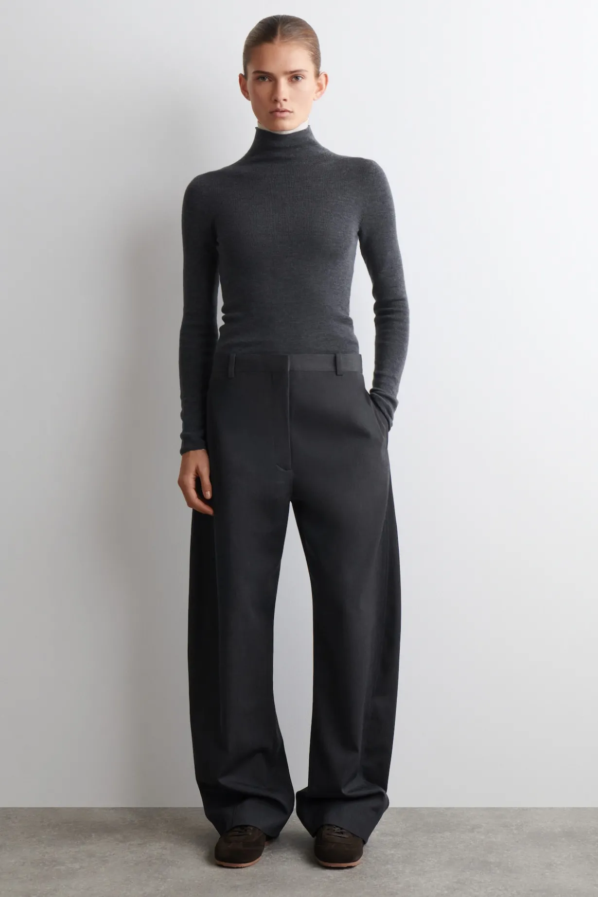 SEAMLESS MERINO WOOL TURTLENECK LONG-SLEEVED TOP
