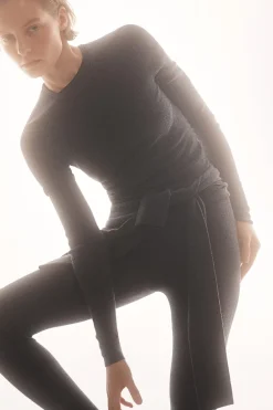 SEAMLESS MERINO WOOL TURTLENECK LONG-SLEEVED TOP
