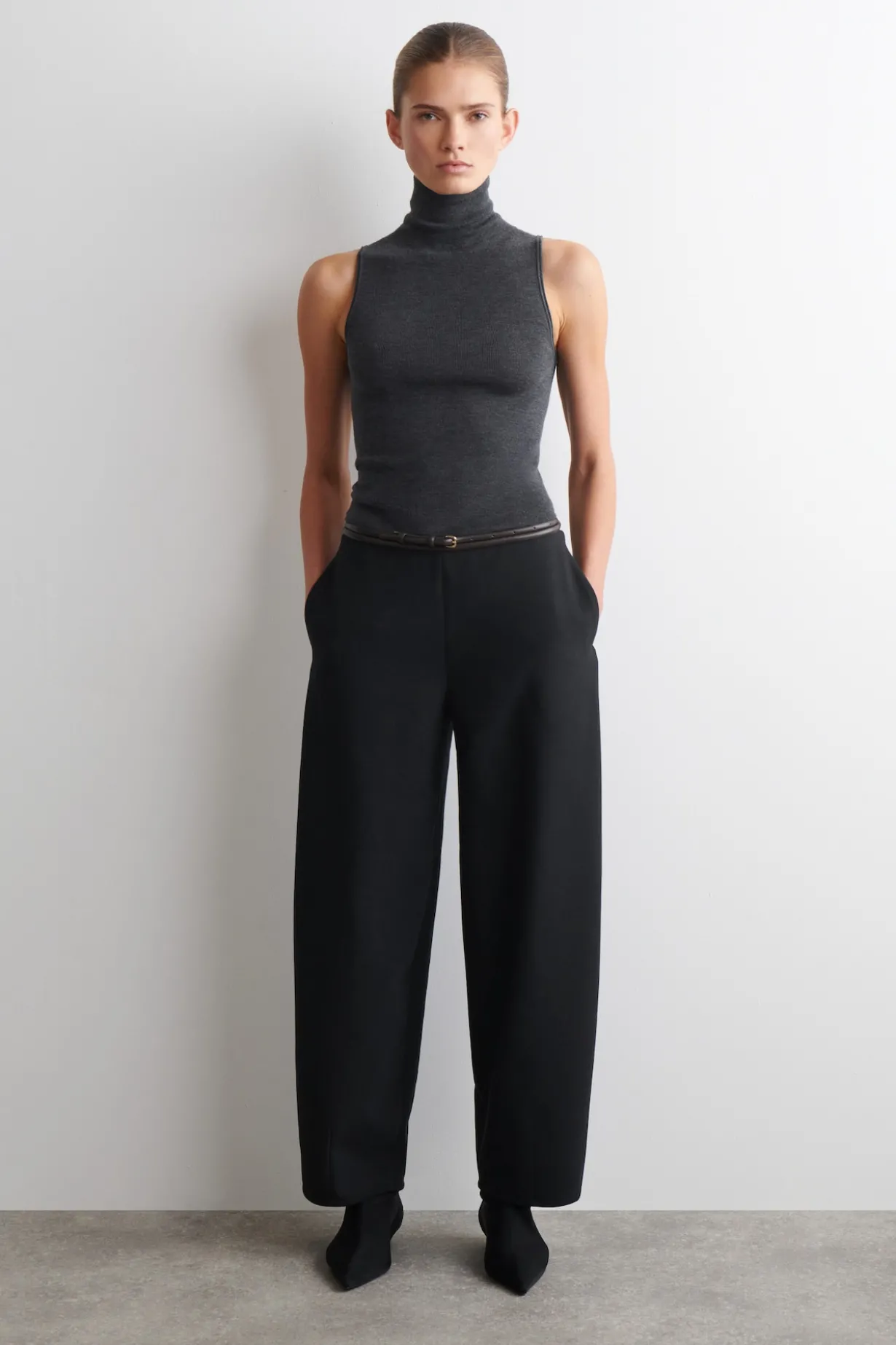 SEAMLESS MERINO WOOL TURTLENECK TOP