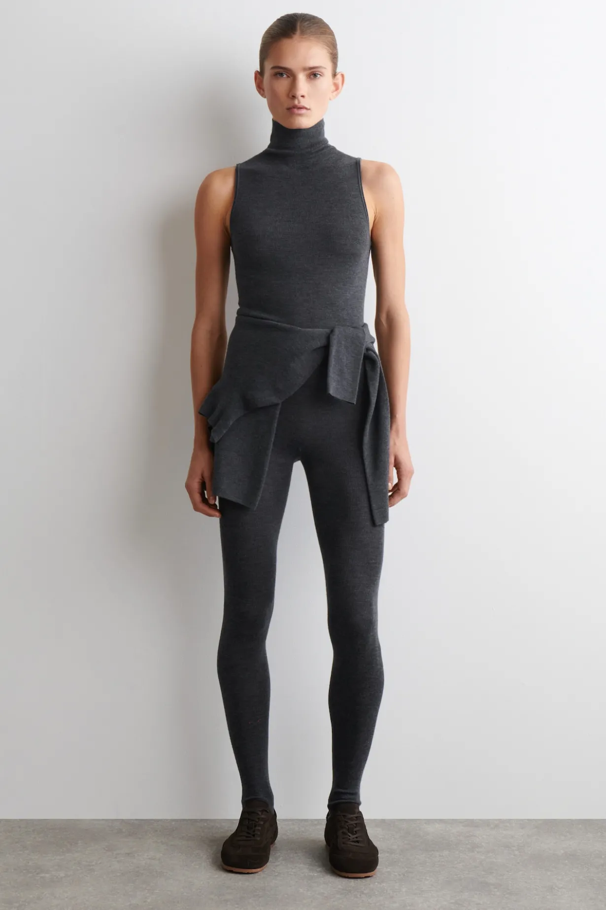 SEAMLESS MERINO WOOL TURTLENECK TOP