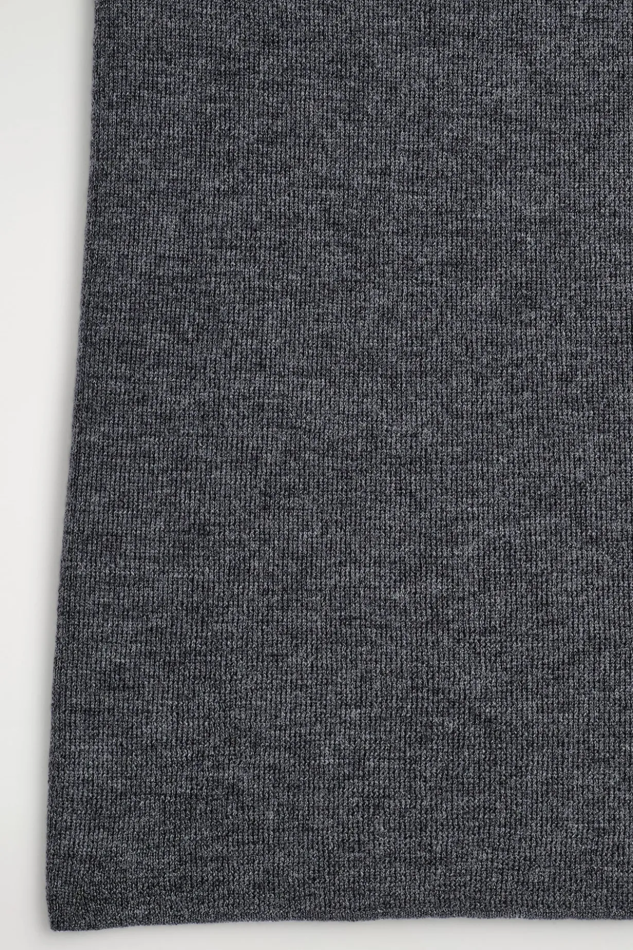 SEAMLESS MERINO WOOL TURTLENECK TOP