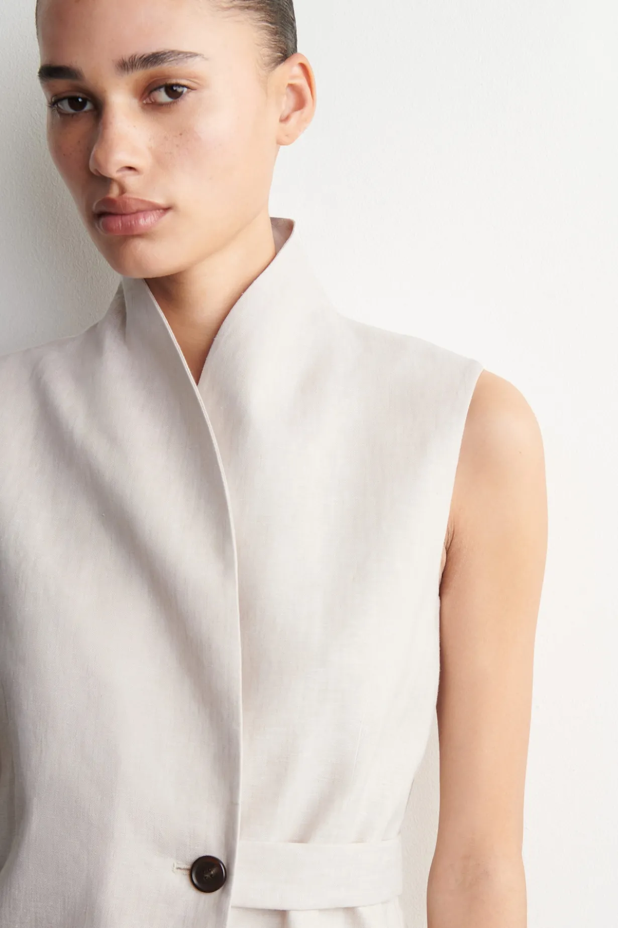 SHAWL-COLLAR BELTED LINEN VEST
