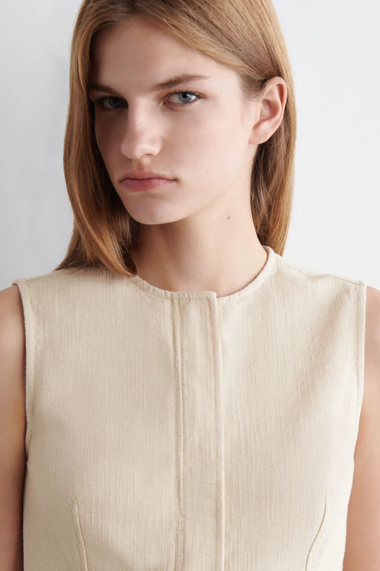 SLEEVELESS DENIM TOP