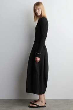 SLIM LIGHTWEIGHT LONG-SLEEVED TOP