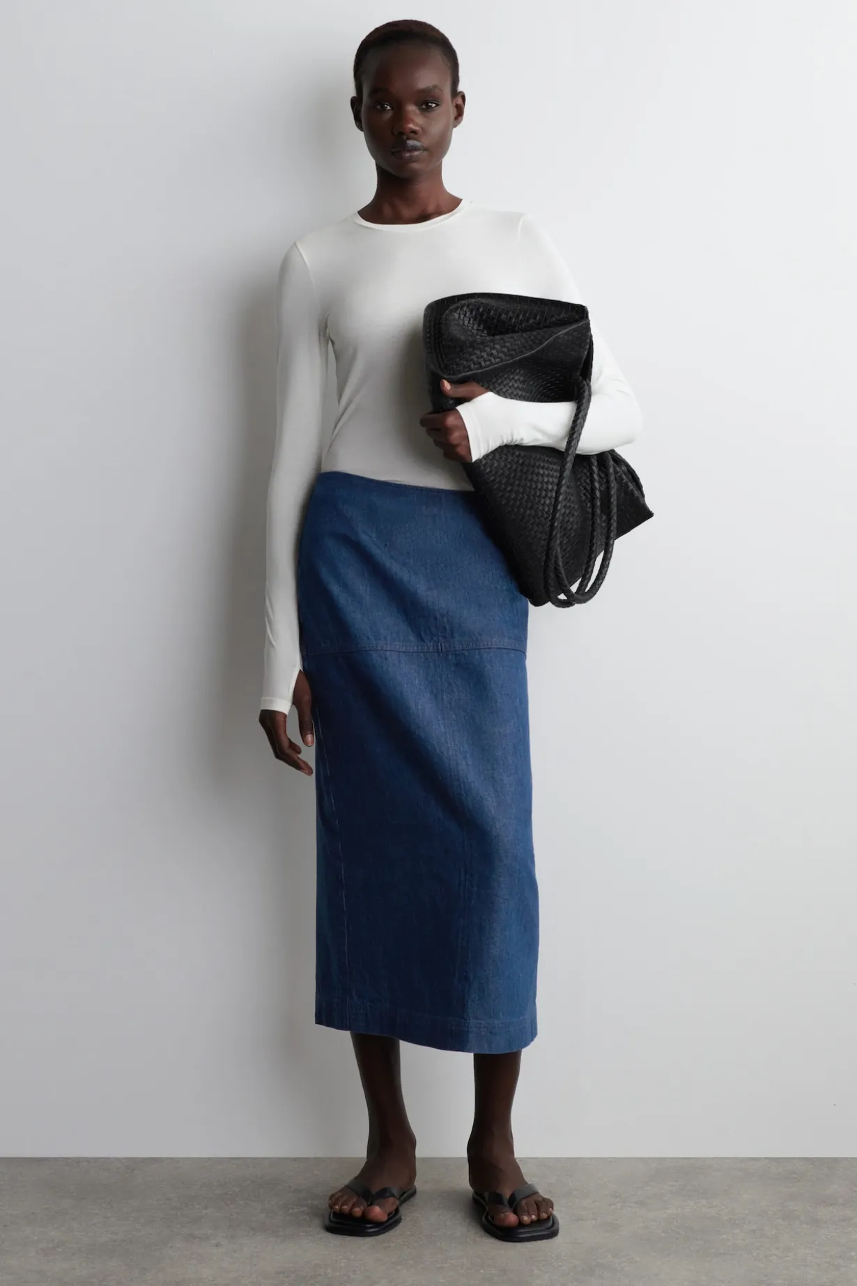 SLIM LIGHTWEIGHT LONG-SLEEVED TOP