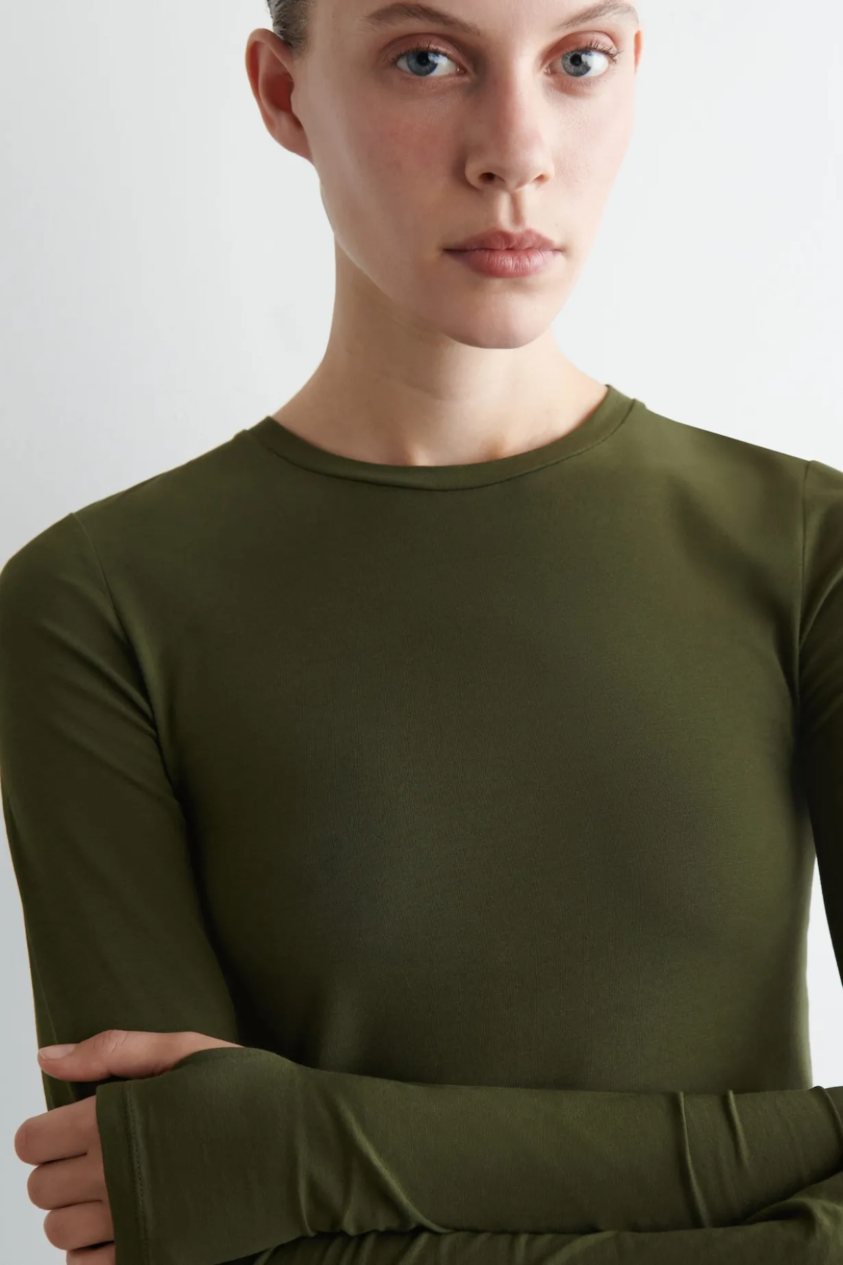 SLIM LIGHTWEIGHT LONG-SLEEVED TOP